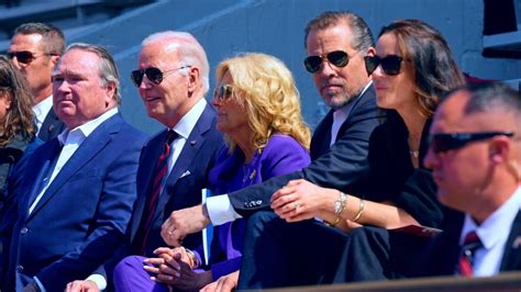 bidenlaptopmedia.com|Hunter Biden laptop pictures released as President。